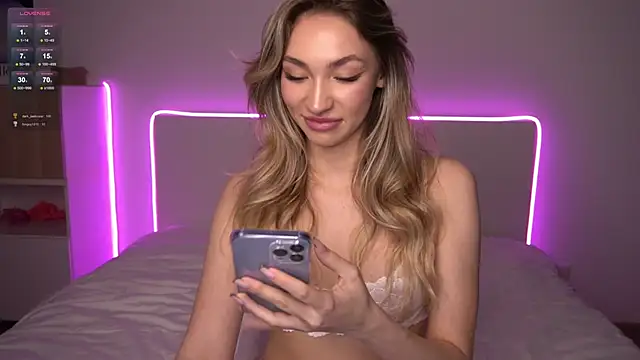 Snapshot of bailey_kat chatting on January 7, 9:03 pm bailey kat online show from January 7, 9:03 pm