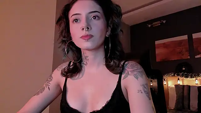 LiliJones  online show from December 3, 4:50 pm