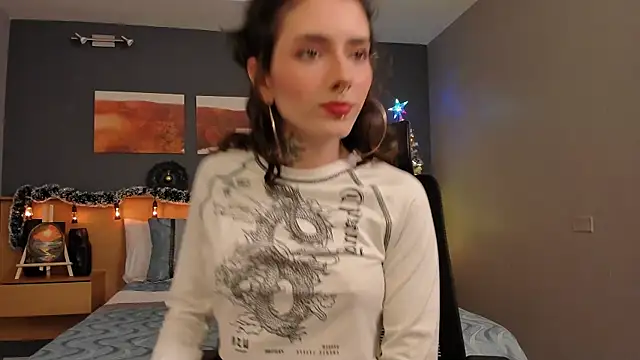 LiliJones  online show from December 4, 4:38 pm