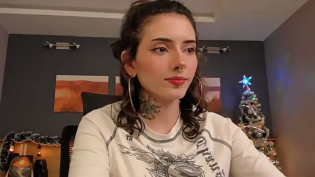 LiliJones  online show from December 4, 7:45 pm