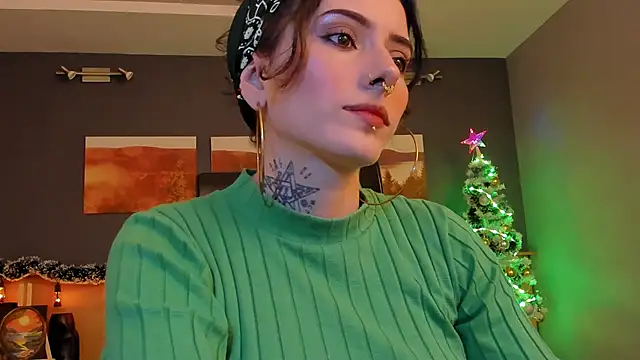 LiliJones  online show from December 5, 4:55 pm