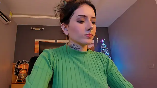 LiliJones  online show from December 5, 8:00 pm