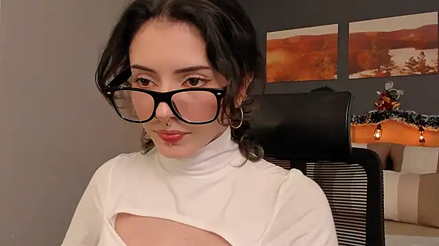 LiliJones  online show from December 9, 4:37 pm