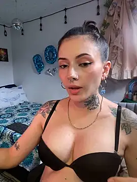 LiliJones  online show from May 16, 10:19 pm