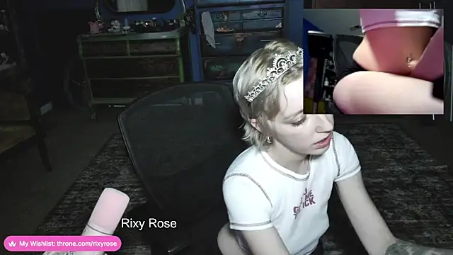 Trixyrose online show from December 1, 2:27 am