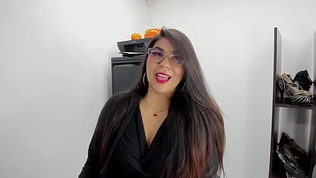 Luna Dumont online show from November 10, 11:20 am