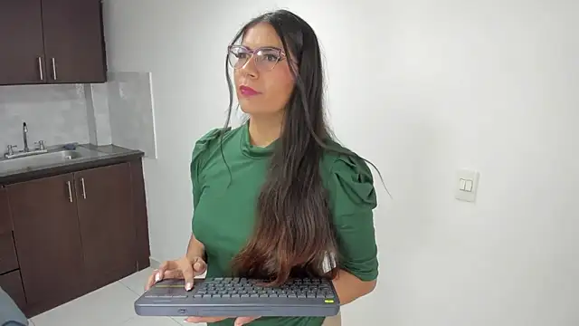 Luna Dumont online show from May 3, 11:05 am