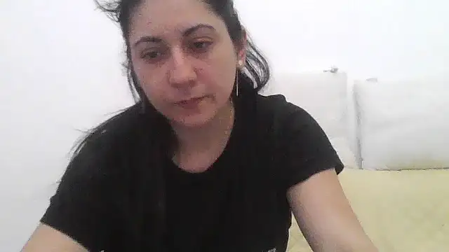 Snapshot of davenmichelle00 chatting on February 1, 6:34 am davenmichelle00 online show from February 1, 6:34 am