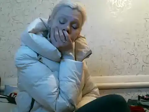 Snapshot of Julie_Silver chatting on February 10, 7:38 pm Julie Silver online show from February 10, 7:38 pm