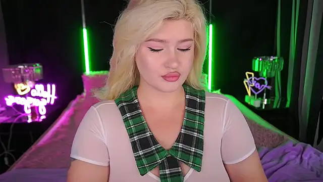 CocoSecretss online show from October 18, 7:20 am