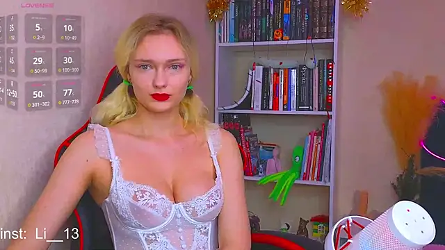 Snapshot of Angelina__1 chatting on December 25, 7:56 pm Angelina 1 online show from December 25, 7:56 pm