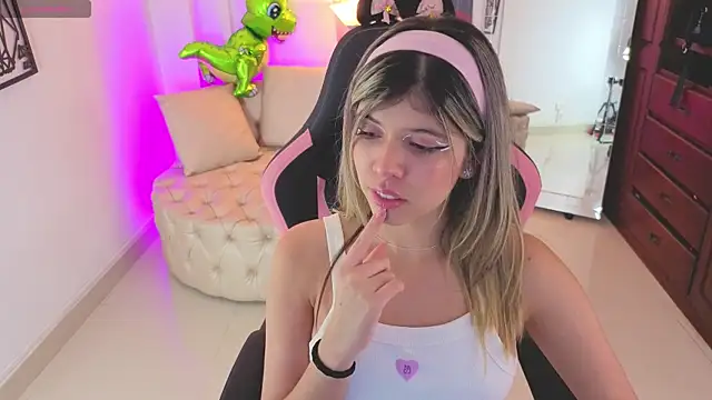 NATAASHA    online show from March 19, 3:43 am