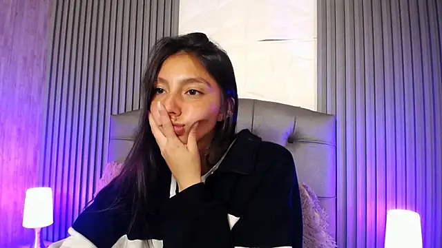 kendall saenz online show from December 5, 8:00 pm