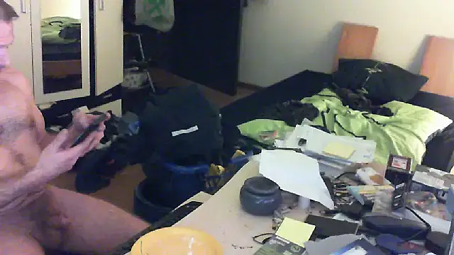 Snapshot of halebob@xh chatting on January 26, 2:14 am halebobxh online show from January 26, 2:14 am