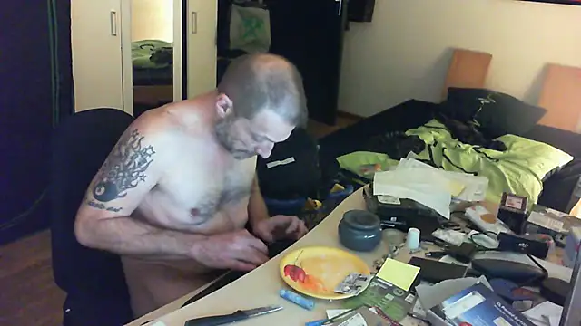 Snapshot of halebob@xh chatting on January 26, 8:36 am halebobxh online show from January 26, 8:36 am