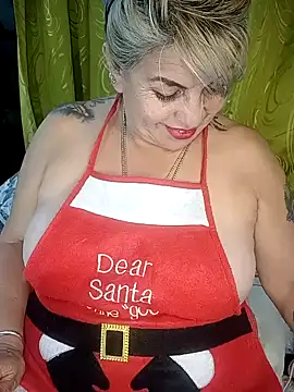 Snapshot of DirtyBIianca chatting on December 23, 10:42 am DirtyBIianca online show from December 23, 10:42 am