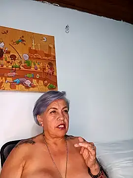 Snapshot of DirtyBIianca chatting on February 21, 12:44 am DirtyBIianca online show from February 21, 12:44 am