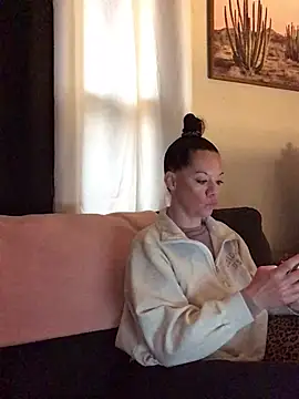 Snapshot of SidneyRaee chatting on February 20, 5:24 pm SidneyRaee online show from February 20, 5:24 pm