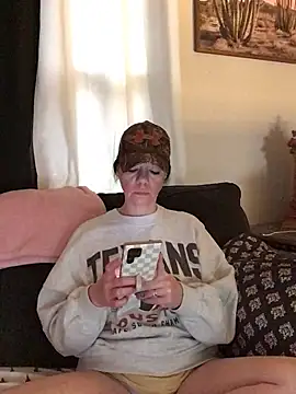 Snapshot of SidneyRaee chatting on February 24, 5:00 pm SidneyRaee online show from February 24, 5:00 pm