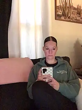 Snapshot of SidneyRaee chatting on February 27, 4:07 pm SidneyRaee online show from February 27, 4:07 pm