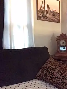 Snapshot of SidneyRaee chatting on March 14, 6:57 pm SidneyRaee online show from March 14, 6:57 pm