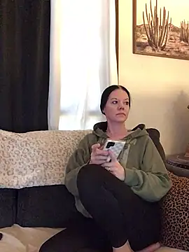 Snapshot of SidneyRaee chatting on March 23, 5:50 pm SidneyRaee online show from March 23, 5:50 pm