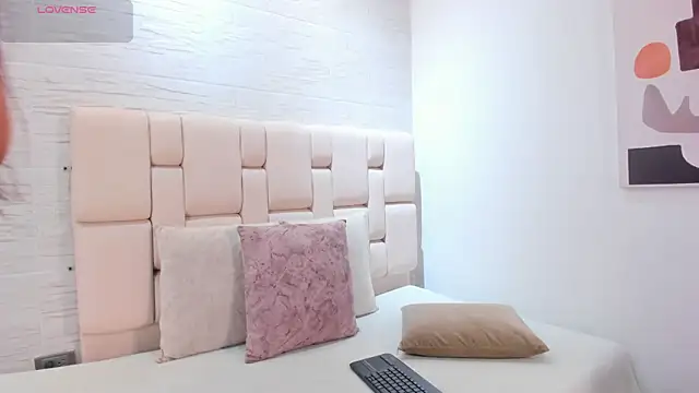 kayleeScott online show from March 31, 7:14 pm