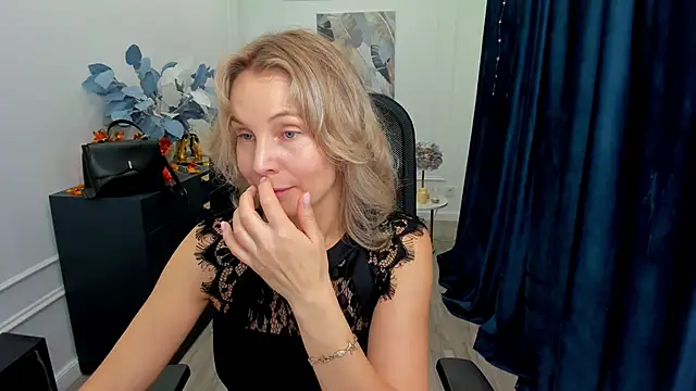 Sinty Devis online show from October 19, 11:33 am