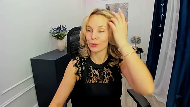 Sinty Devis online show from February 5, 4:28 am