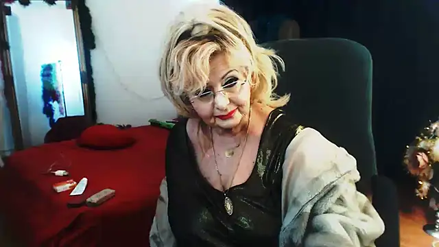 MatureExtasy online show from February 8, 11:13 am