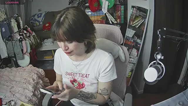 Snapshot of angelic_sg chatting on February 14, 12:09 am angelic sg online show from February 14, 12:09 am