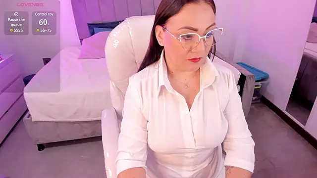 lady nylon  online show from January 20, 12:18 pm