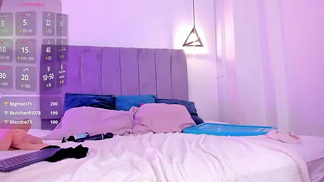 lady nylon  online show from January 24, 6:04 pm