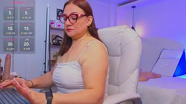 lady nylon  online show from September 23, 11:57 am