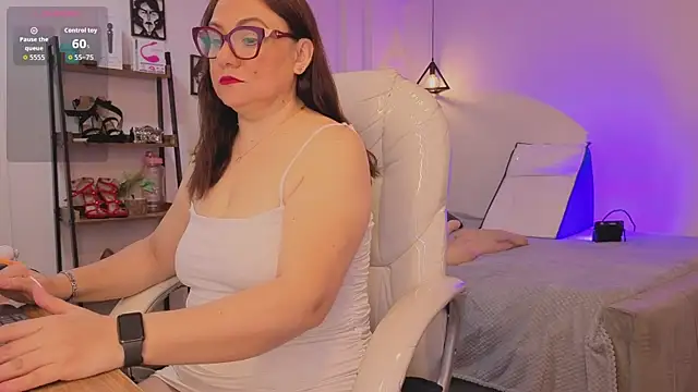 lady nylon  online show from November 28, 11:46 am