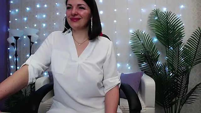 Camelia Lillie online show from March 15, 1:44 am