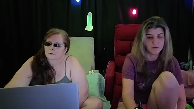 Snapshot of Sexy_Mama-69 chatting on October 9, 4:27 pm Sexy Mama-69 online show from October 9, 4:27 pm