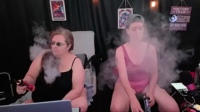 Snapshot of Sexy_Mama-69 chatting on November 4, 10:20 pm Sexy Mama-69 online show from November 4, 10:20 pm