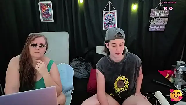 Snapshot of Sexy_Mama-69 chatting on November 13, 4:39 pm Sexy Mama-69 online show from November 13, 4:39 pm