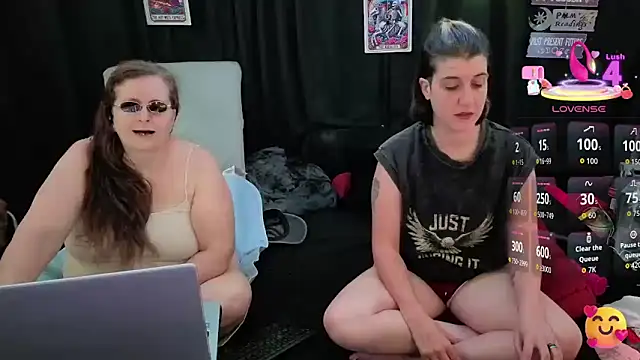 Snapshot of Sexy_Mama-69 chatting on November 15, 4:03 pm Sexy Mama-69 online show from November 15, 4:03 pm