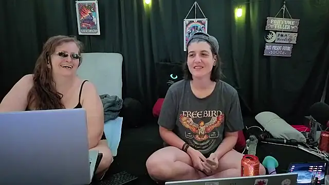 Snapshot of Sexy_Mama-69 chatting on November 21, 4:27 pm Sexy Mama-69 online show from November 21, 4:27 pm