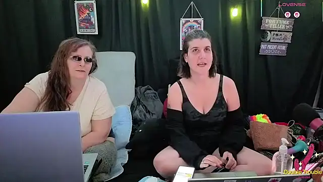 Snapshot of Sexy_Mama-69 chatting on November 22, 5:01 pm Sexy Mama-69 online show from November 22, 5:01 pm