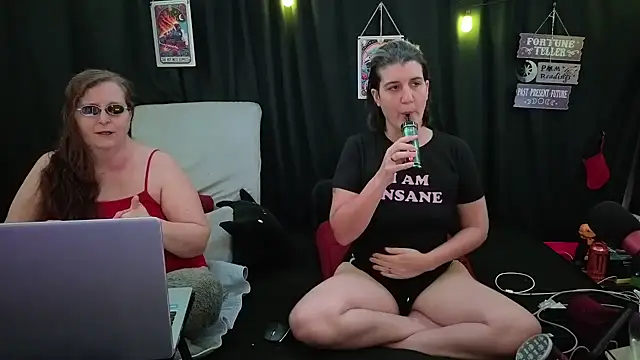 Snapshot of Sexy_Mama-69 chatting on November 25, 5:35 pm Sexy Mama-69 online show from November 25, 5:35 pm