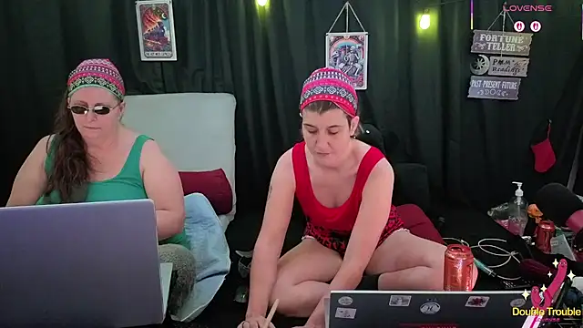 Snapshot of Sexy_Mama-69 chatting on November 26, 5:36 pm Sexy Mama-69 online show from November 26, 5:36 pm