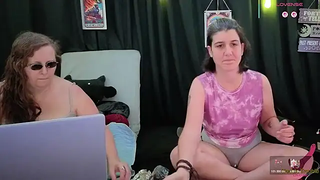 Snapshot of Sexy_Mama-69 chatting on November 29, 5:27 pm Sexy Mama-69 online show from November 29, 5:27 pm