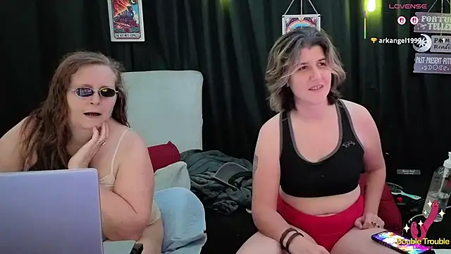 Snapshot of Sexy_Mama-69 chatting on November 30, 4:22 pm Sexy Mama-69 online show from November 30, 4:22 pm