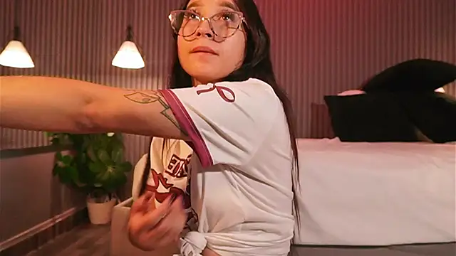 Snapshot of EriKlein chatting on March 4, 8:26 pm EriKlein online show from March 4, 8:26 pm