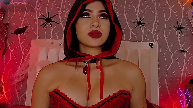 Snapshot of madison_fox1 chatting on October 31, 3:02 pm madison fox1 online show from October 31, 3:02 pm