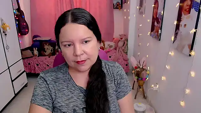 claryssa  online show from May 6, 9:53 pm