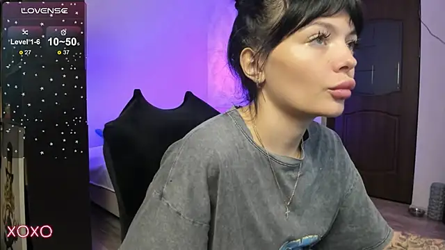 Snapshot of Mariella_Adamss chatting on February 23, 3:51 pm Mariella Adamss online show from February 23, 3:51 pm